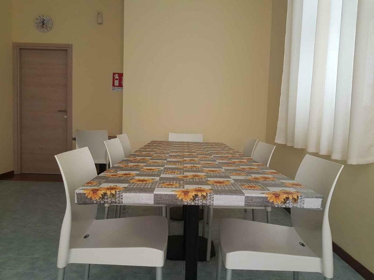 Hotel Piramide Reggio Emilia Bagian luar foto
