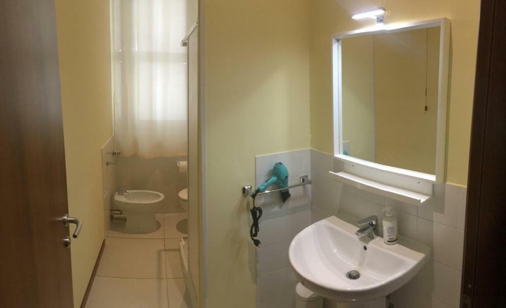 Hotel Piramide Reggio Emilia Bagian luar foto